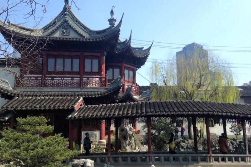 Image of a building in China with people walking on the bridge