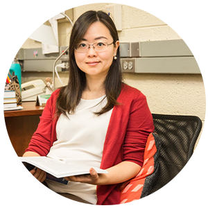 Dr. Hsin-Hua Lee, Christian R. & Mary F. Lindback Award for Distinguished Teaching winner in the Honors Convocation in 2020.