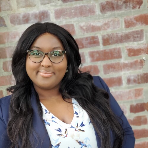 Headshot of Keisha Robinson against a brick wall