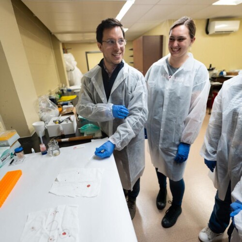 Fabio Oldoni teaching forensic science students in the lab