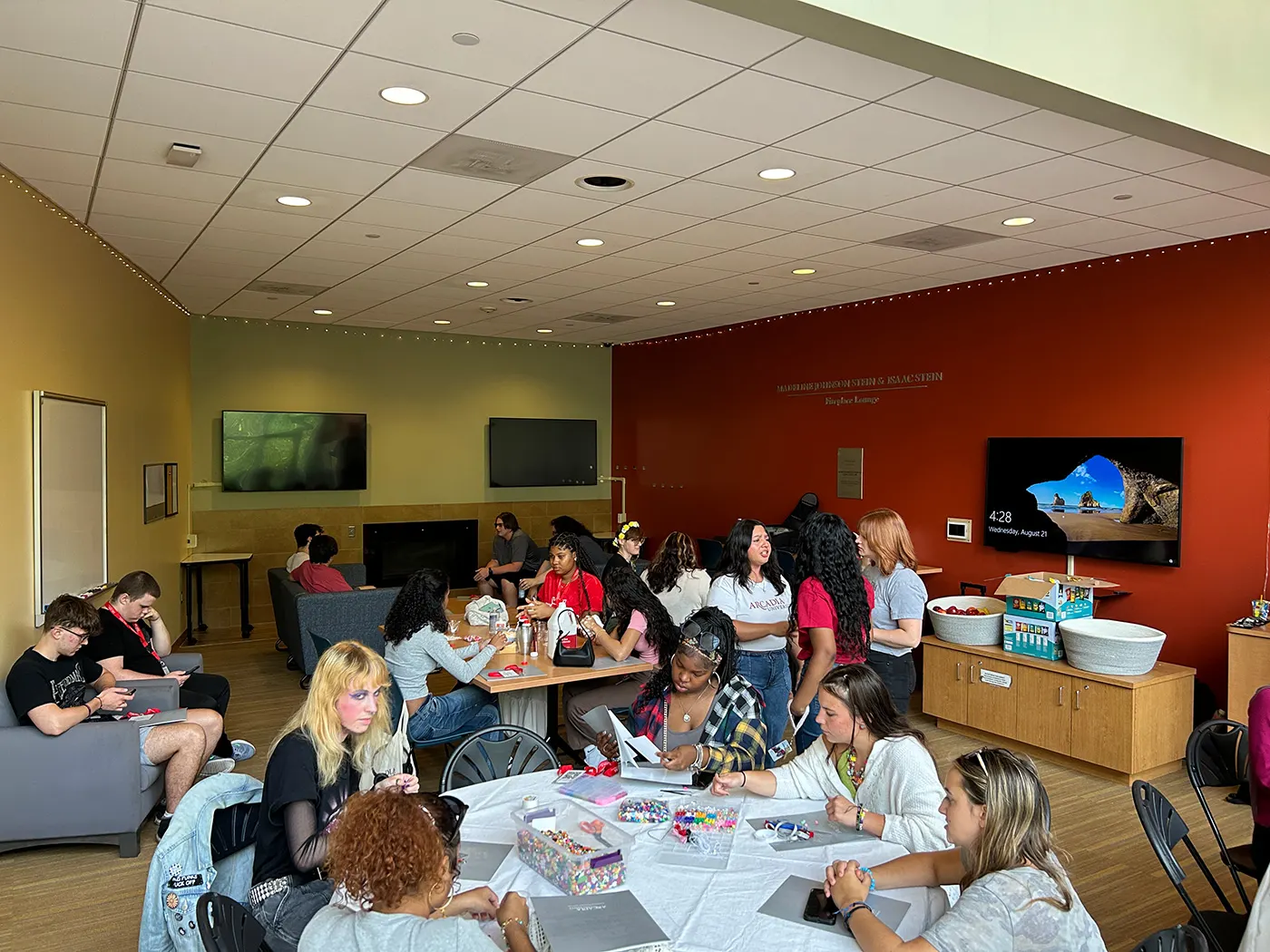 Commuter students gathered in Stein Fireplace Lounge for Commuter Students and making crafts.