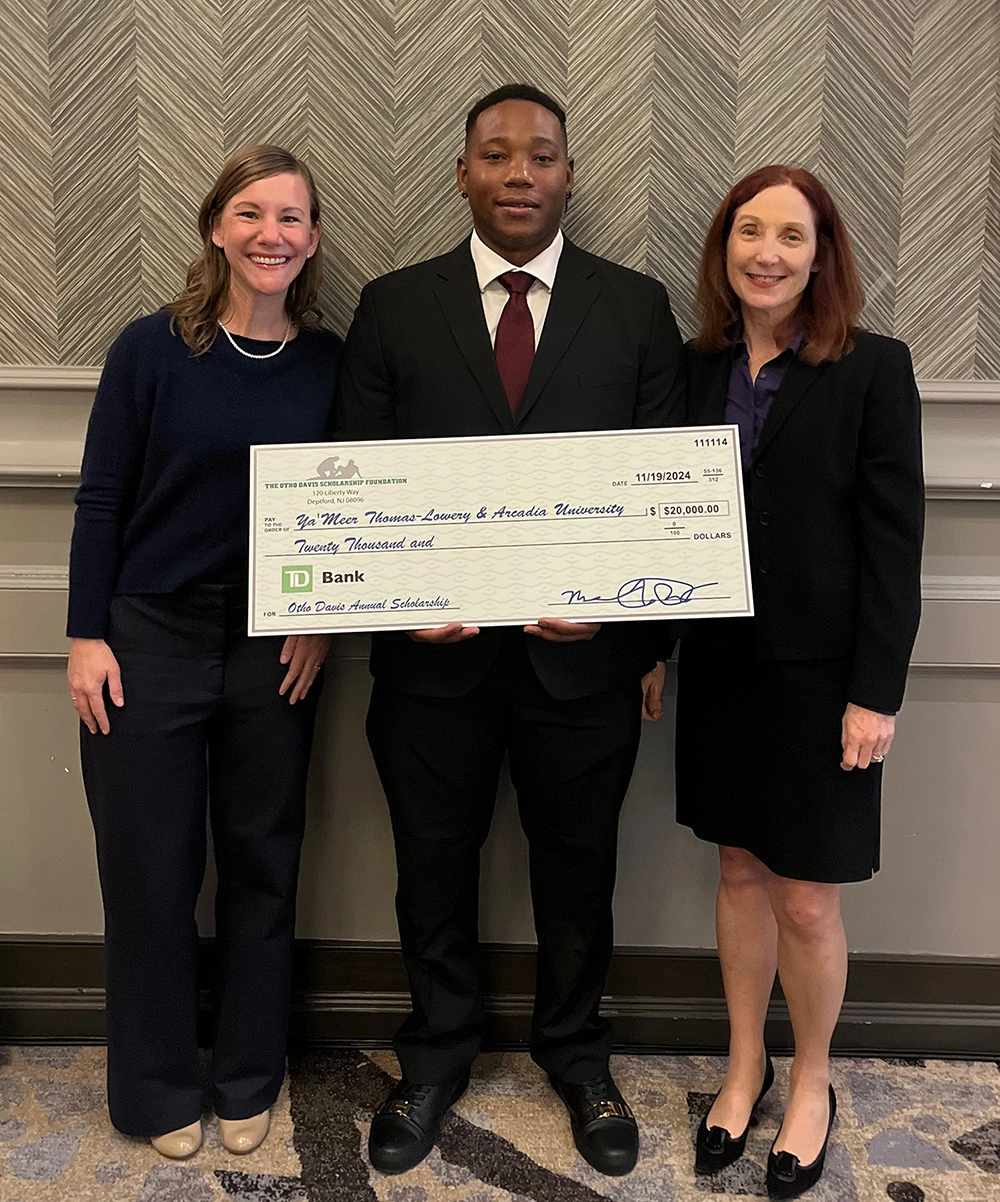 Ya’Meer Thomas-Lowery, along with Dr. Jule Skrzat (L) and Dr. Therese Johnston (R)