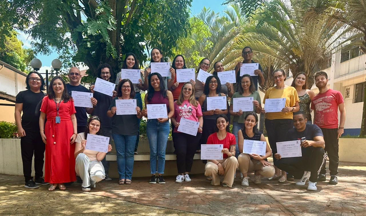 Dr. Augusto Macalalag and Dr. Adrianna Leonidas de Oliveira with the teachers participating in the professional development program in Brazil.